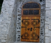 Drzwi modrzewiowe przy Grocie Bolka II - IX 2017