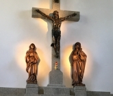 Nowe rzeźby w prezbiterium - VII 2018